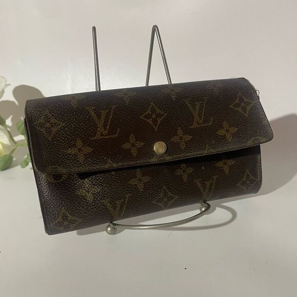 Authentic Louis Vuitton Monogram Sarah Wallet - Picture 3 of 13
